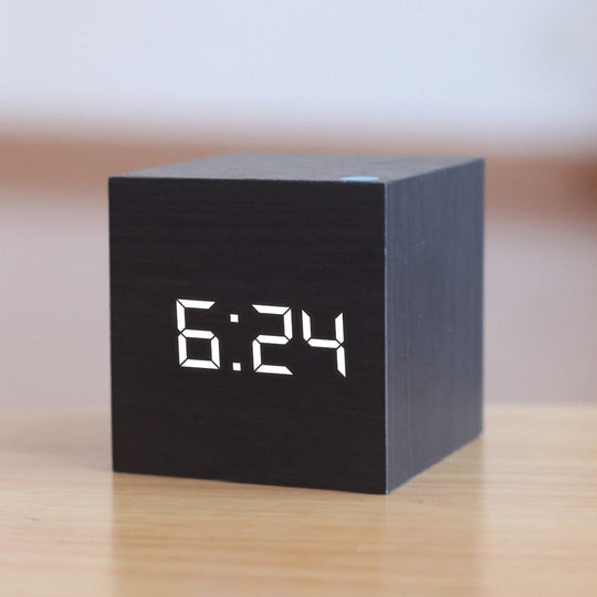 Horloge Cube LED Digitale | Réveil Carré Moderne pour Bureau ou Table de Nuit