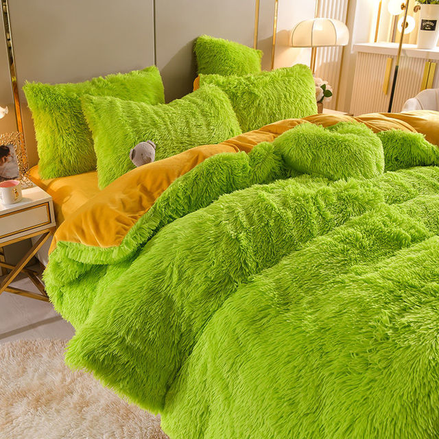 Sueños de peluche - 4 juegos de ropa de cama de forro polar + cojín en forma de corazón