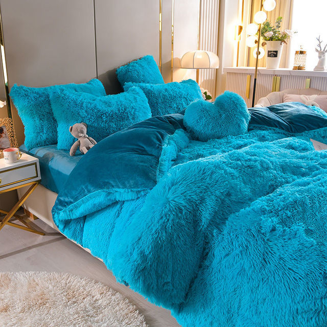 Sueños de peluche - 4 juegos de ropa de cama de forro polar + cojín en forma de corazón