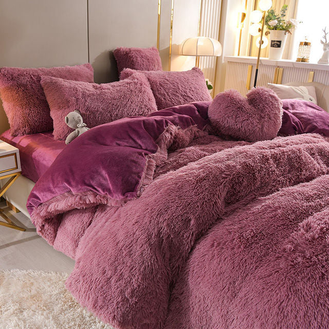 Sueños de peluche - 4 juegos de ropa de cama de forro polar + cojín en forma de corazón
