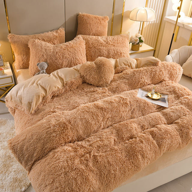 Sueños de peluche - 4 juegos de ropa de cama de forro polar + cojín en forma de corazón