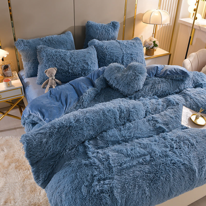 Sueños de peluche - 4 juegos de ropa de cama de forro polar + cojín en forma de corazón
