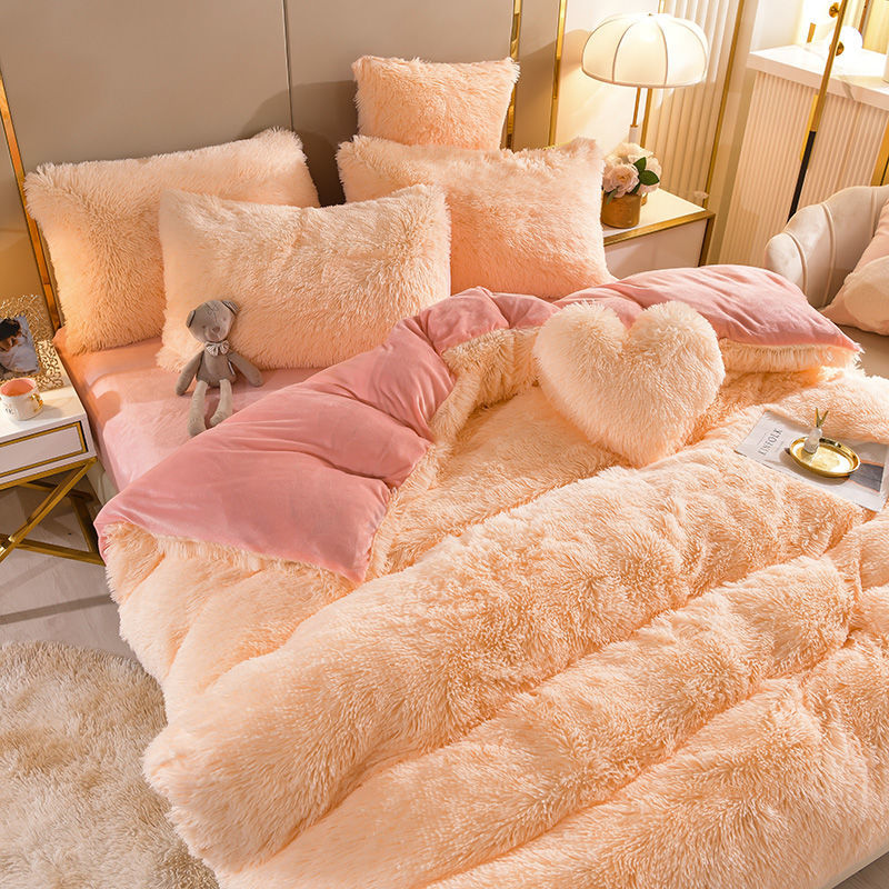 Sueños de peluche - 4 juegos de ropa de cama de forro polar + cojín en forma de corazón