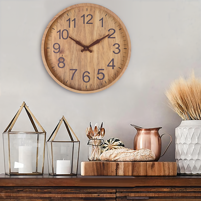 WoodAura – Stille Holz Wanduhr mit natürlichem Aussehen