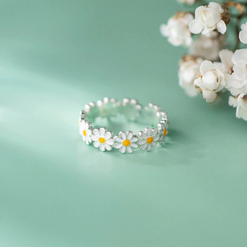 Anello Margherita – Un Simbolo di Nuovi Inizi e Gioia