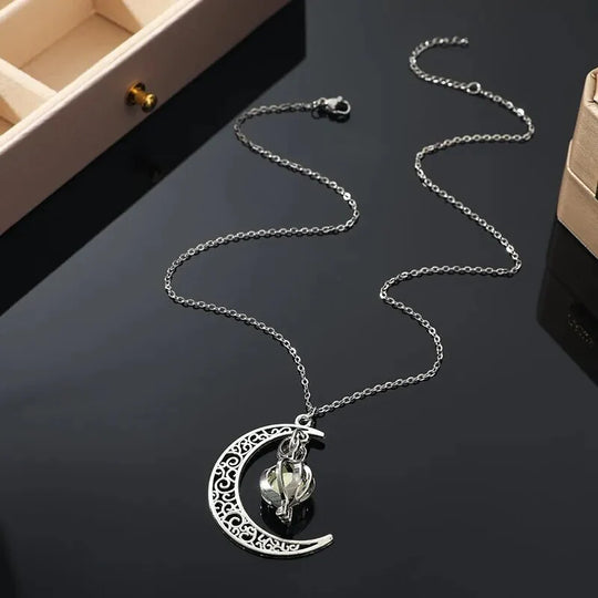 Collier Pendentif en Pierre de Lune – Élégance Mystique avec Force Intérieure
