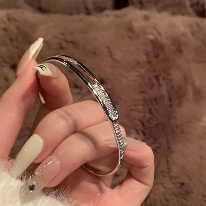 Bracelet Ouvert en Argent Sterling 925 avec Zirconia – Éclat Intemporel, Sans Tracas