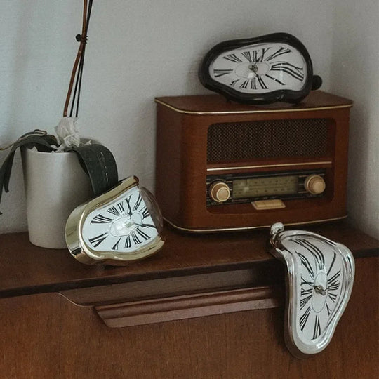 Orologio da parete surrealista a fusione