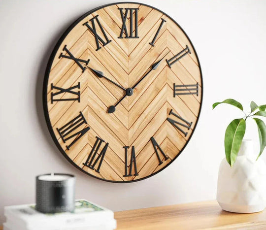 Horloge murale rustique avec grands chiffres romains