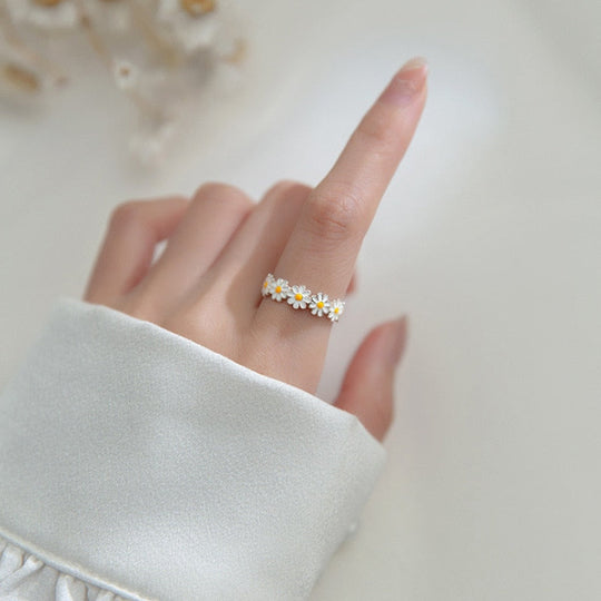 Anello Margherita – Un Simbolo di Nuovi Inizi e Gioia