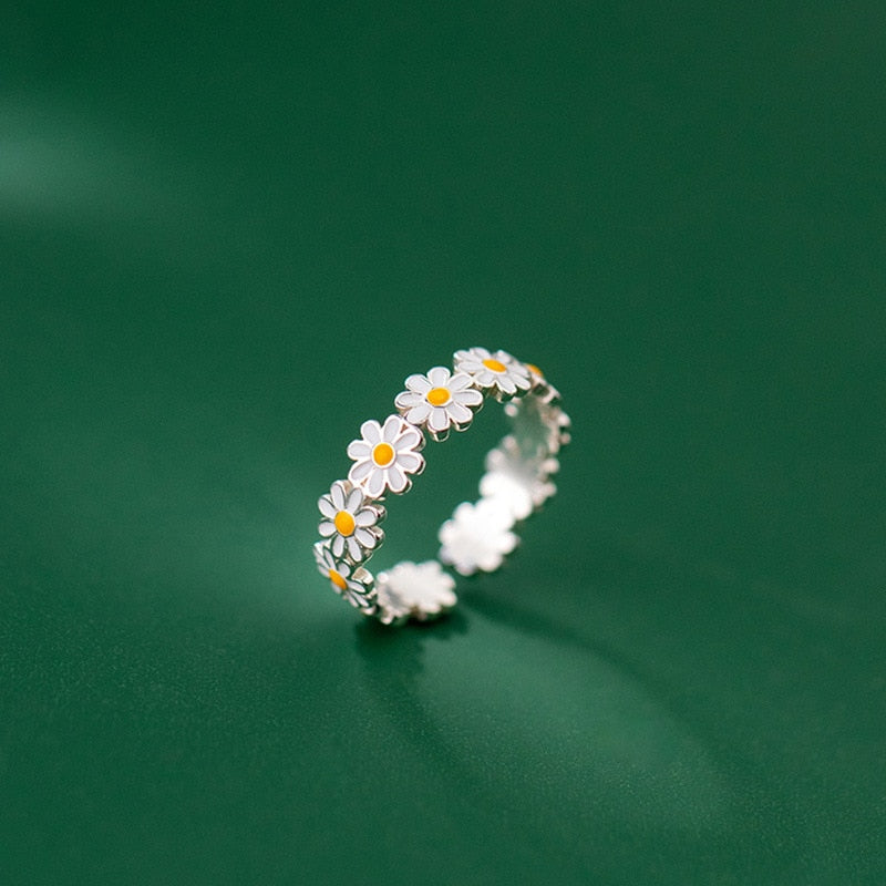 Anello Margherita – Un Simbolo di Nuovi Inizi e Gioia
