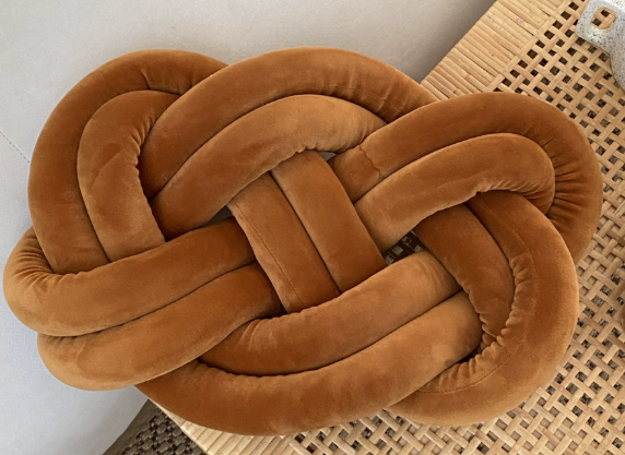 Set aus 2 dekorativen Plüschkissen