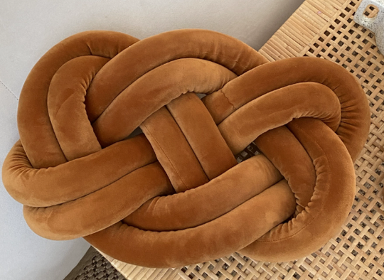Set aus 2 dekorativen Plüschkissen